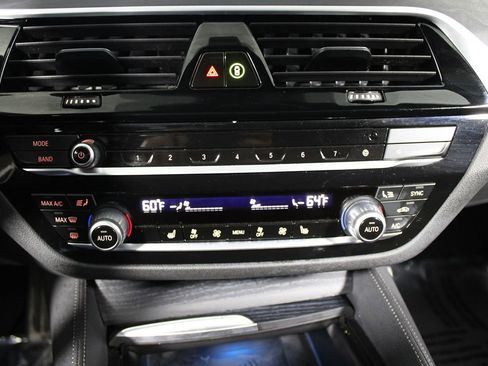 Used 2023 BMW 530e w/ M Sport Package image 18