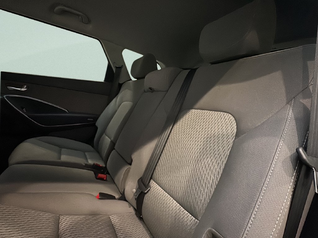 Used 2017 Hyundai Santa Fe SE AWD/4WD image 12