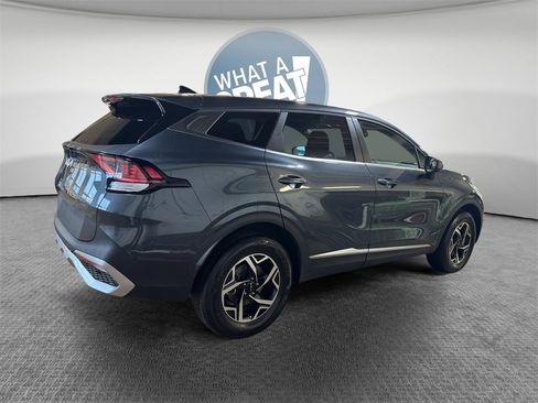 Certified 2024 Kia Sportage LX image 3