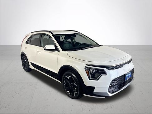 Certified 2023 Kia Niro Wind w/ Wind Preserve Package FWD image 5
