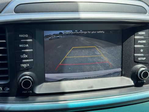 Used 2020 Kia Sorento LX FWD image 23