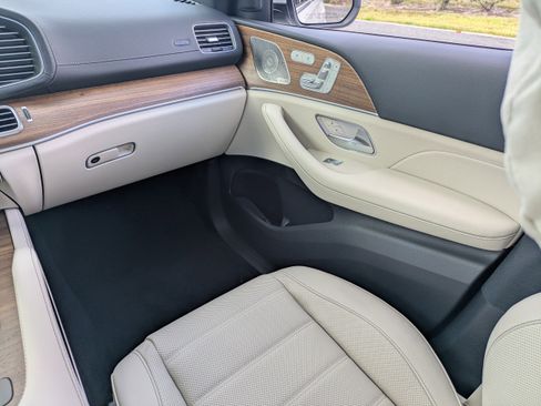 New 2026 Mercedes-Benz GLS 580 4MATIC image 23