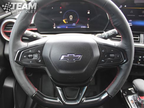 Used 2025 Chevrolet Trax RS w/ Driver Confidence Package image 13