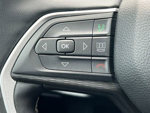 Used 2024 Jeep Grand Cherokee Altitude AWD/4WD image 19