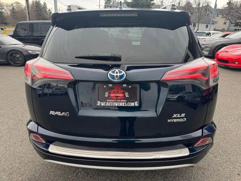 Used 2018 Toyota RAV4 XLE image 7