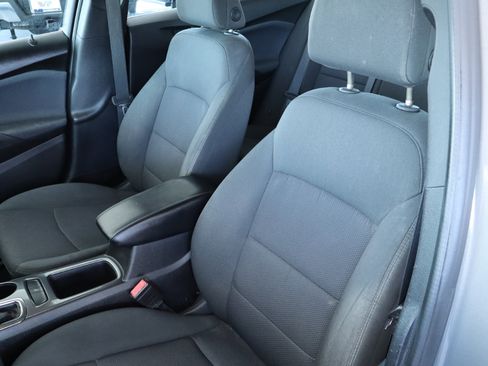 Used 2018 Chevrolet Cruze LT image 18