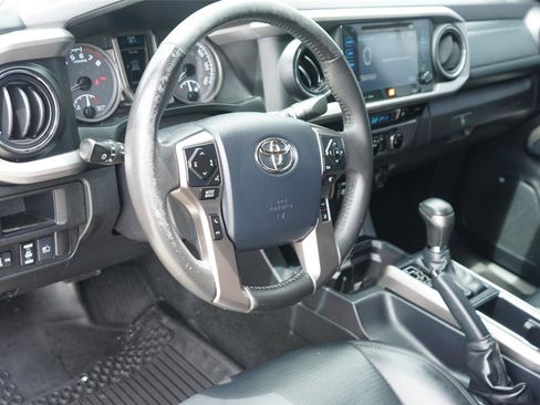 Used 2018 Toyota Tacoma Limited AWD/4WD image 9