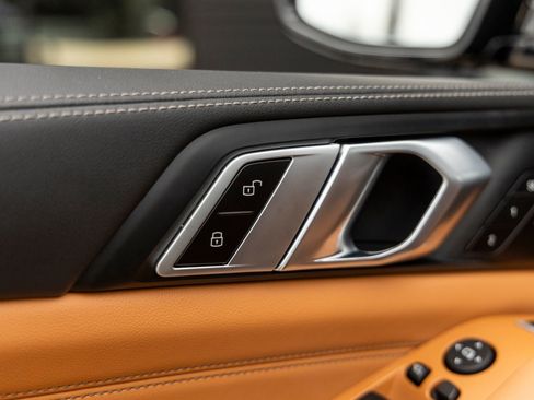 Used 2026 BMW X5 sDrive40i w/ M Sport Package image 18