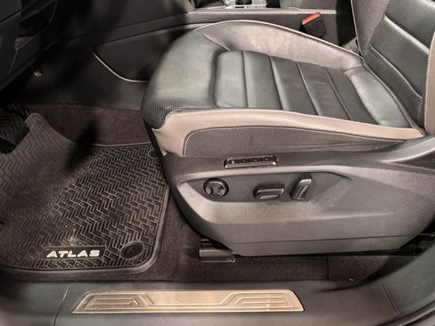 Used 2021 Volkswagen Atlas SEL Premium image 11