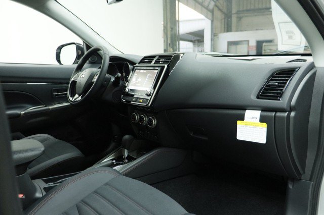 New 2027 Mitsubishi Outlander Sport SE FWD image 16