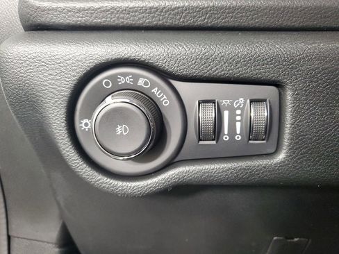 New 2026 Chrysler Pacifica Select FWD image 26