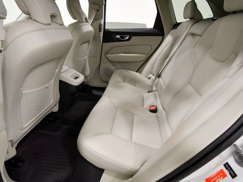 Used 2024 Volvo XC60 B5 Plus w/ Protection Package Premier AWD/4WD image 15