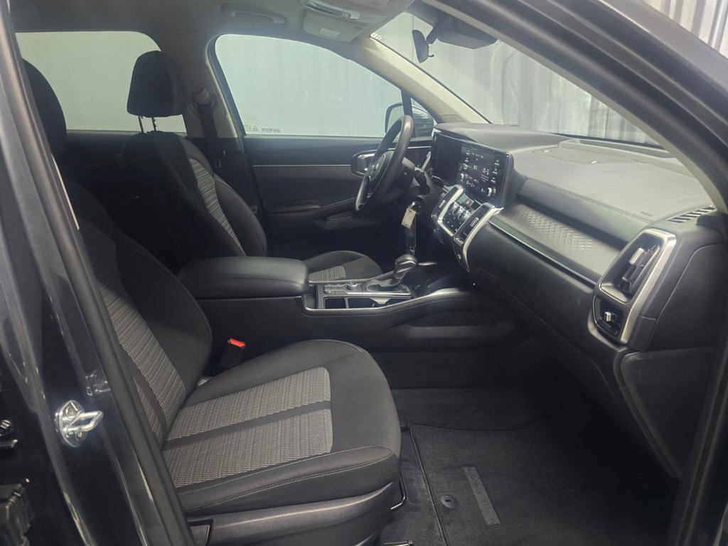 Used 2021 Kia Sorento LX AWD/4WD image 11