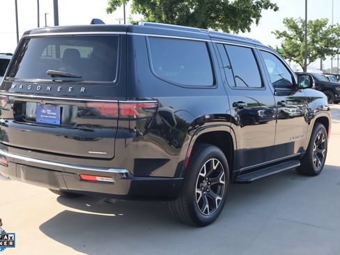 Used 2023 Jeep Wagoneer Series III w/ Convenience Group I RWD image 3