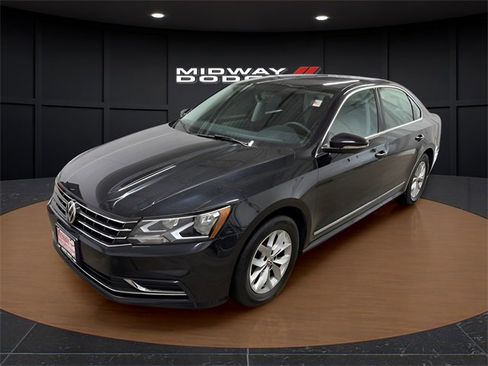 Used 2017 Volkswagen Passat 1.8T S image 2