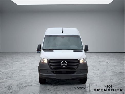Used 2024 Mercedes-Benz Sprinter 2500 image 2