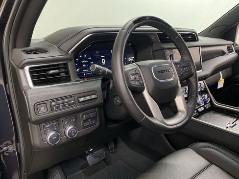 Used 2024 GMC Yukon Denali w/ Advanced Technology Package image 2