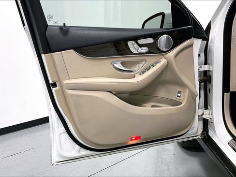 Used 2020 Mercedes-Benz GLC 300 4MATIC image 22