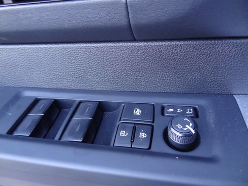 Used 2024 Toyota Sequoia Platinum AWD/4WD image 27