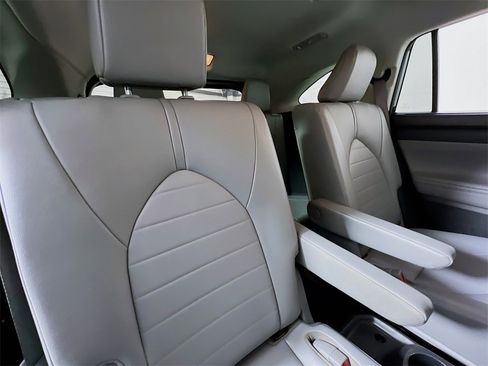 Used 2021 Toyota Highlander XLE image 26