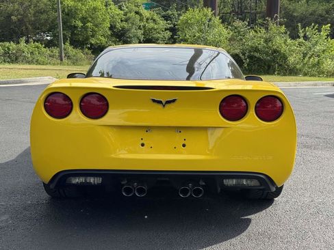 Used 2007 Chevrolet Corvette Coupe w/ Performance Package RWD image 23