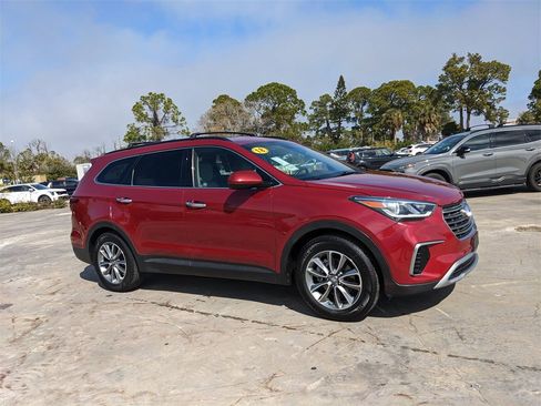 Used 2018 Hyundai Santa Fe SE image 2