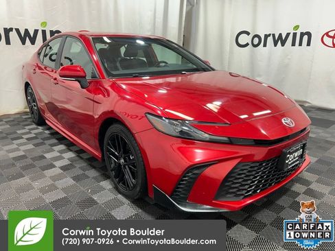 Used 2025 Toyota Camry SE FWD image 1