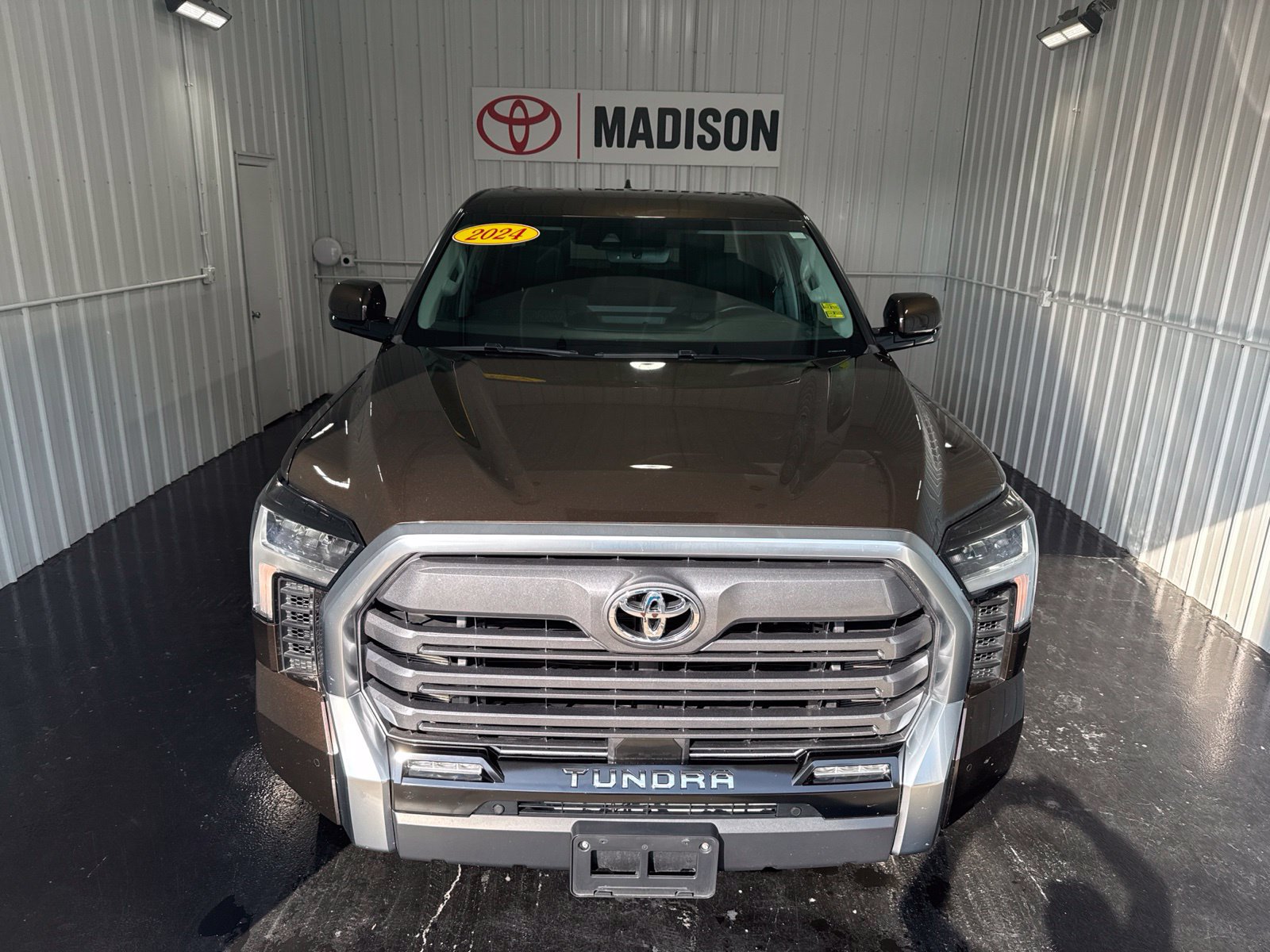 Used 2024 Toyota Tundra Limited w/ Power Package AWD/4WD image 7