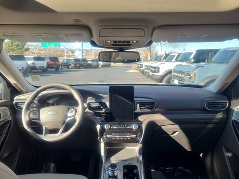 Certified 2023 Ford Explorer Platinum w/ Technology Package image 20