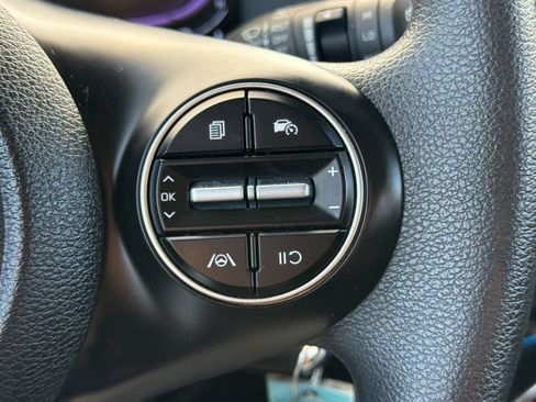 Used 2025 Kia Soul LX w/ LX Technology Package FWD image 28