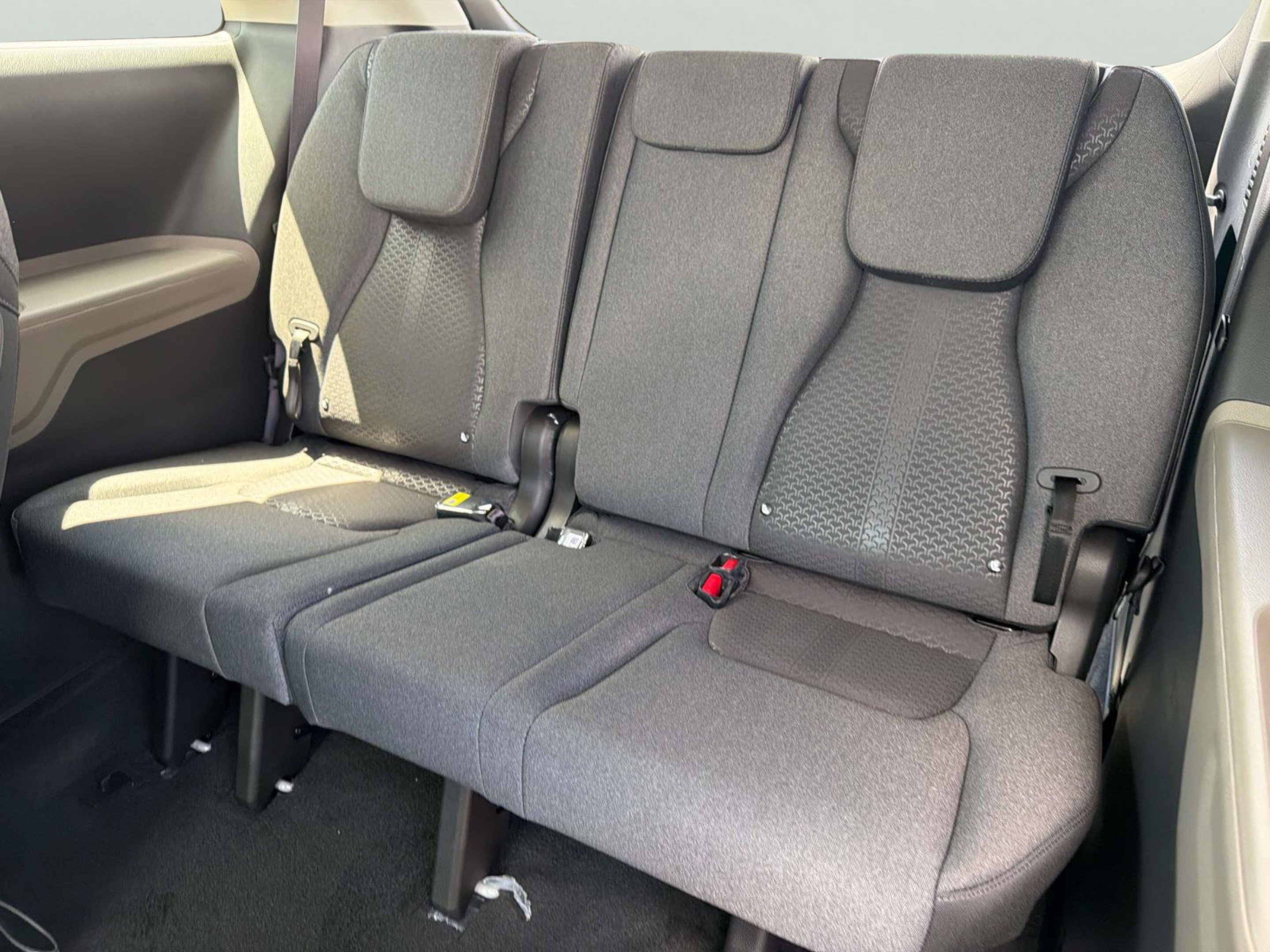 New 2027 Kia Carnival LX FWD image 17