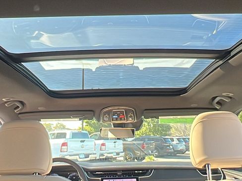 New 2025 Jeep Grand Cherokee Limited w/ Luxury Tech Group II image 17