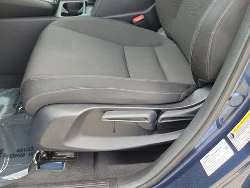 Used 2025 Honda CR-V LX image 21