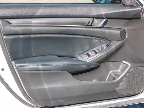 Used 2018 Honda Accord Sport image 21
