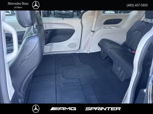 Used 2024 Chrysler Pacifica Touring-L FWD image 19