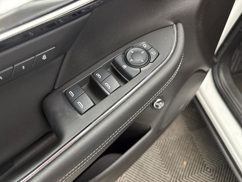 Certified 2022 Buick Envision Essence w/ Sport Touring Package image 30