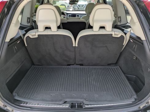 Used 2022 Volvo XC90 T6 Momentum w/ Climate Package AWD/4WD image 11