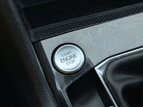 Used 2024 Volkswagen Taos SE image 32