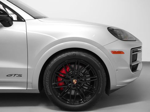 Certified 2025 Porsche Cayenne GTS AWD/4WD image 16