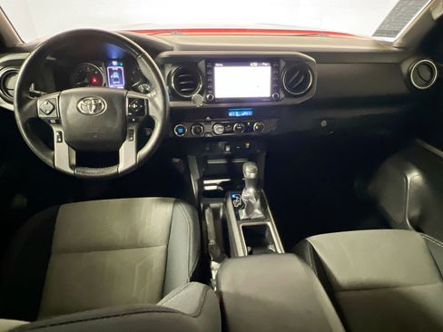 Used 2022 Toyota Tacoma TRD Off-Road image 30