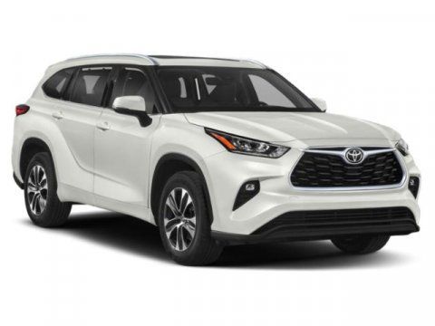 Used 2021 Toyota Highlander XLE AWD/4WD image 9