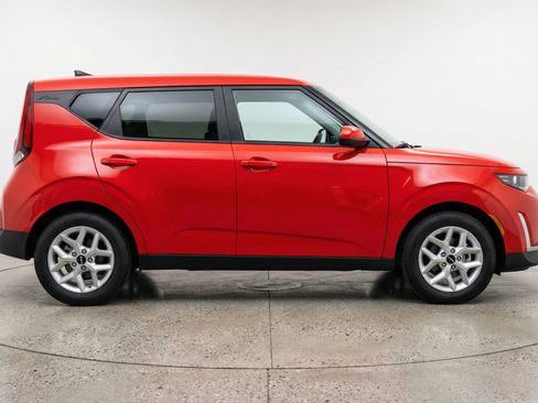 Used 2025 Kia Soul LX w/ LX Technology Package image 11