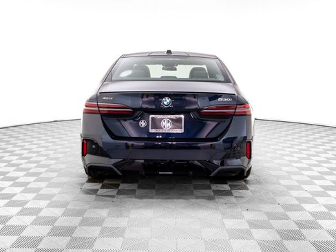 Certified 2026 BMW 530i xDrive w/ M Sport Package AWD/4WD image 5