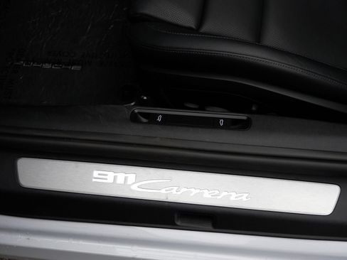 Used 2025 Porsche 911 Carrera RWD image 19