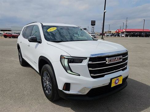 Certified 2026 GMC Acadia Elevation FWD image 7