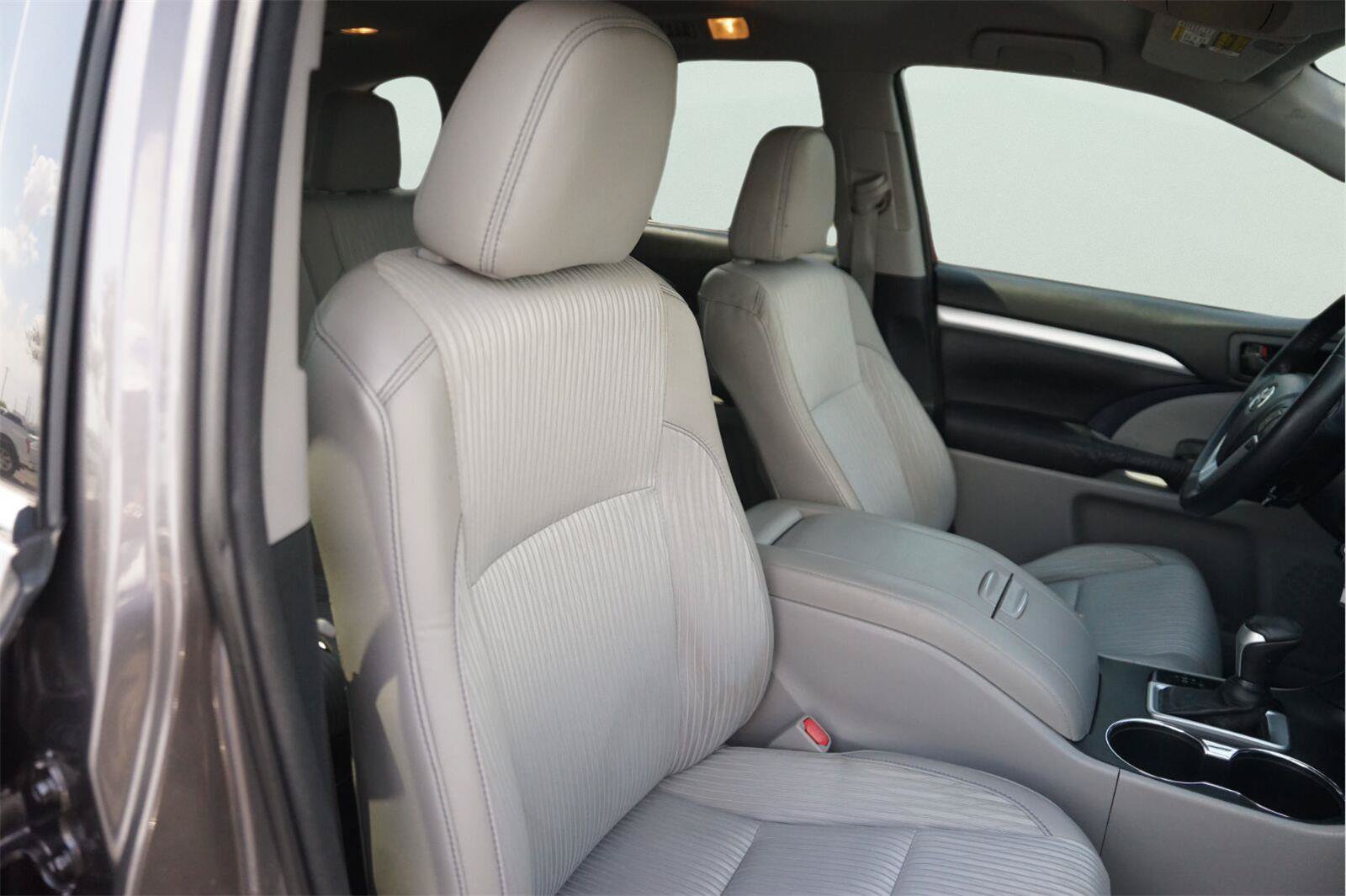Used 2015 Toyota Highlander Plus FWD image 19