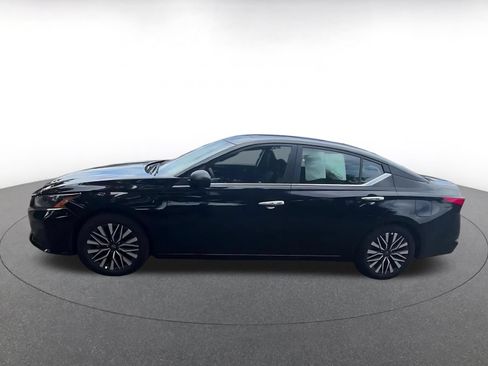 Used 2025 Nissan Altima 2.5 SV FWD image 8