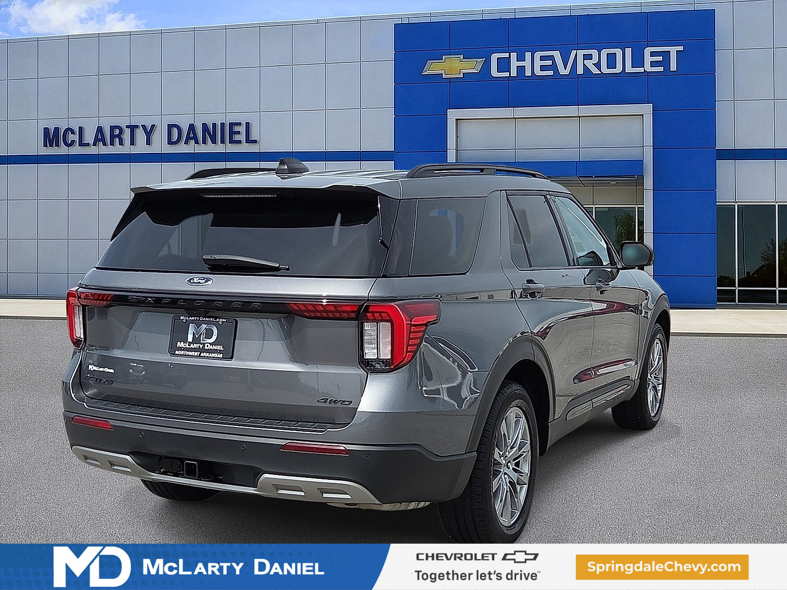 Used 2025 Ford Explorer Active w/ Active Comfort Package AWD/4WD image 5