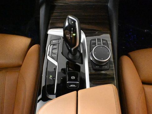 Certified 2022 BMW 530i xDrive w/ Convenience Package image 24