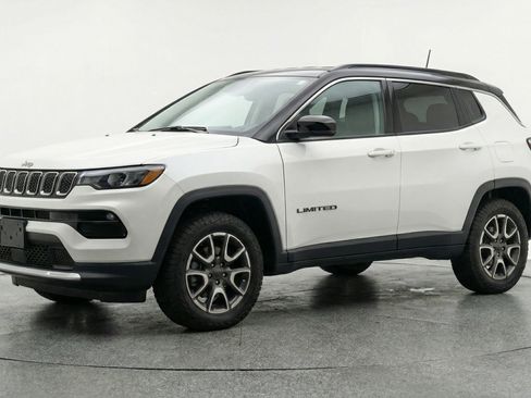Used 2025 Jeep Compass Trailhawk AWD/4WD image 3